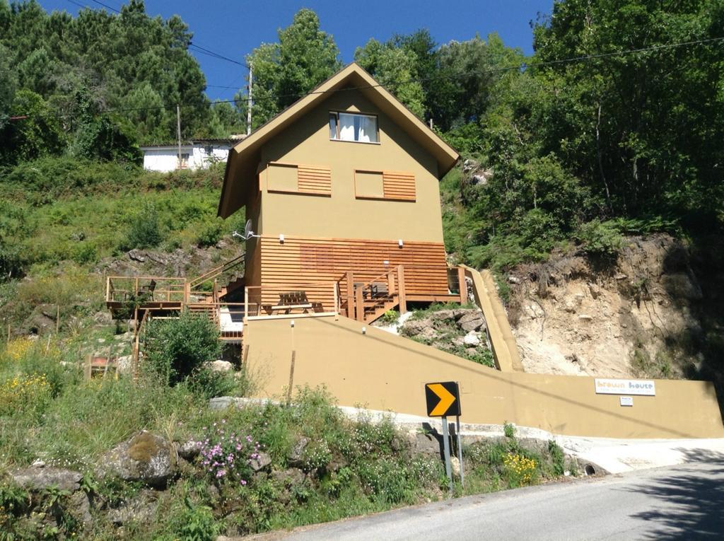 Brown House Villa Geres Buitenkant foto